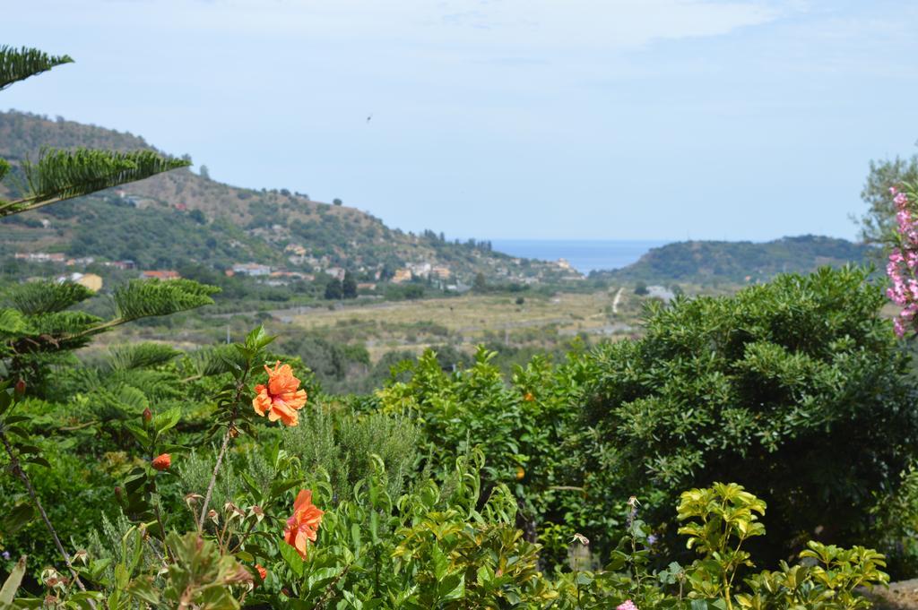 La Casa Di Giulia Appartement Forza dʼAgro Buitenkant foto