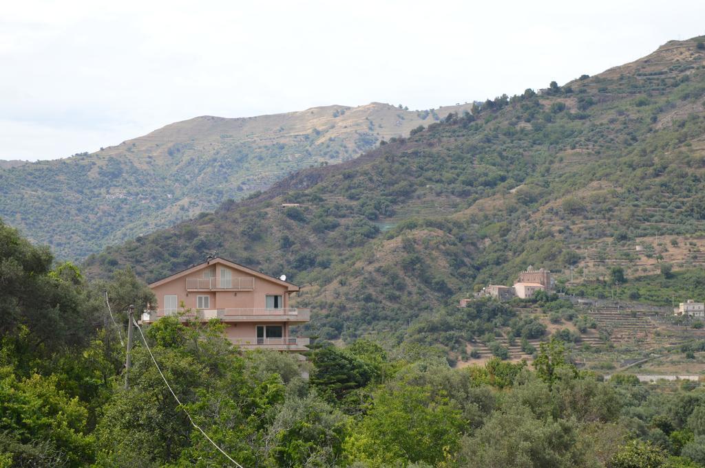 La Casa Di Giulia Appartement Forza dʼAgro Buitenkant foto