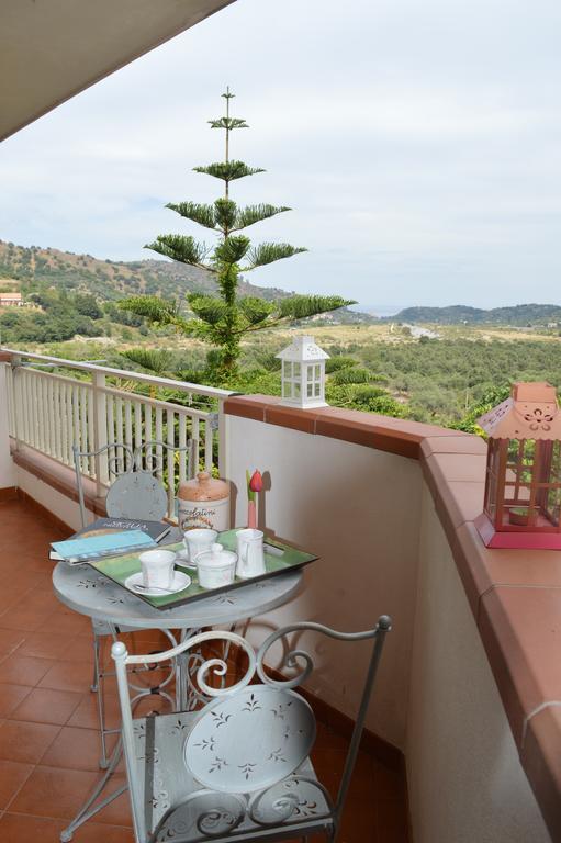 La Casa Di Giulia Appartement Forza dʼAgro Buitenkant foto